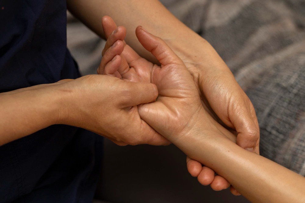 Acupressure therapy session at SNDH